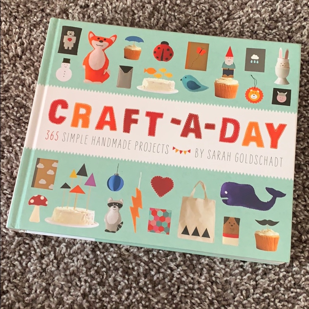 Craft book - Picture 1 of 3